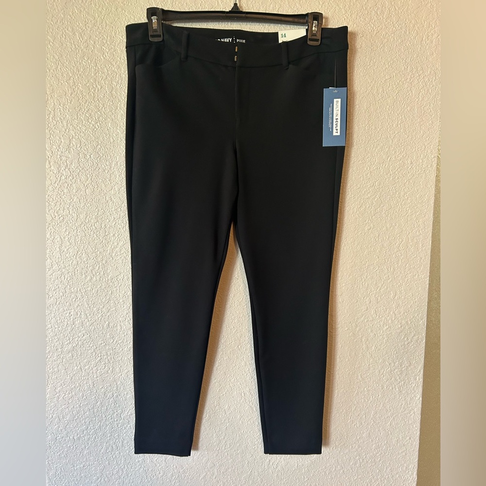 Old Navy Pixie Pant Black NWT Women’s size 14 Mid-rise Ankle, Built in Sculpt